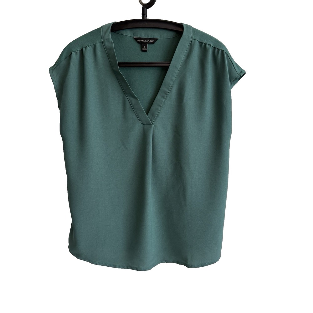 Banana Republic Cap Sleeve Green Top S Minimalist Casual Feminine Layers Office